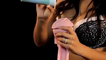 Prozkoumejte Potěšení S Daisy Marie'S Fleshlight: Sexuální Hračky Jsou K Dispozici Ke Koupi