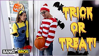 Chân Của Evelin Stone Nhận Được Một Món Quà Đặc Biệt Trong Video Bangbros Có Chủ Đề Halloween Này