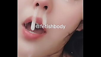 Bài Học Về Ngón Giữa Và Deepthroat Từ Người Mẫu Châu Á Bị Trói