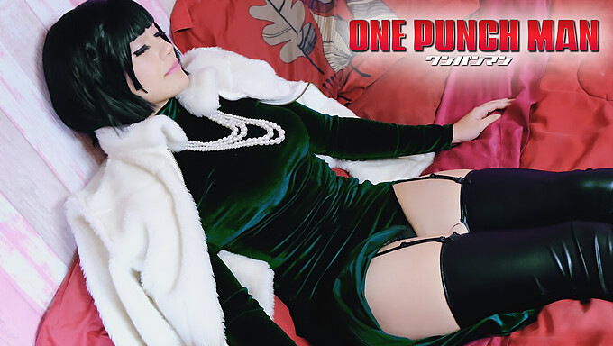 Barna Cosplayer Fubuki És Saitama Házi Készítésű One Punch Man Videóban