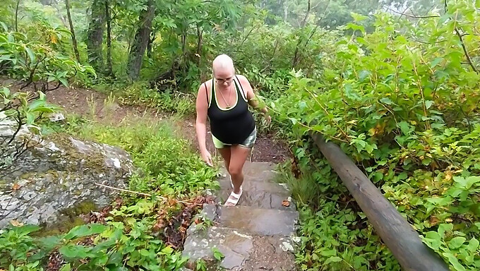 Pov Video Van Orale Seks In De Vrije Natuur