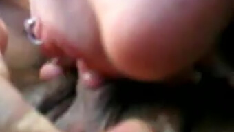 Intens Clit Likken En Eten Door Brunette Tiener In Close-Up